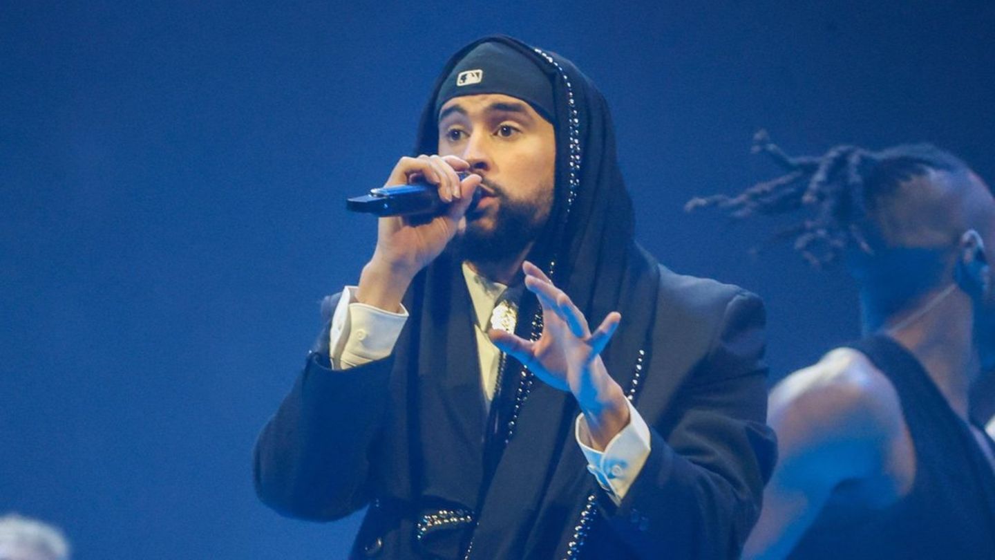 Bad Bunny landete Hits wie "Dakiti" und "Monaco". Er singt ausschließlich auf Spanisch.