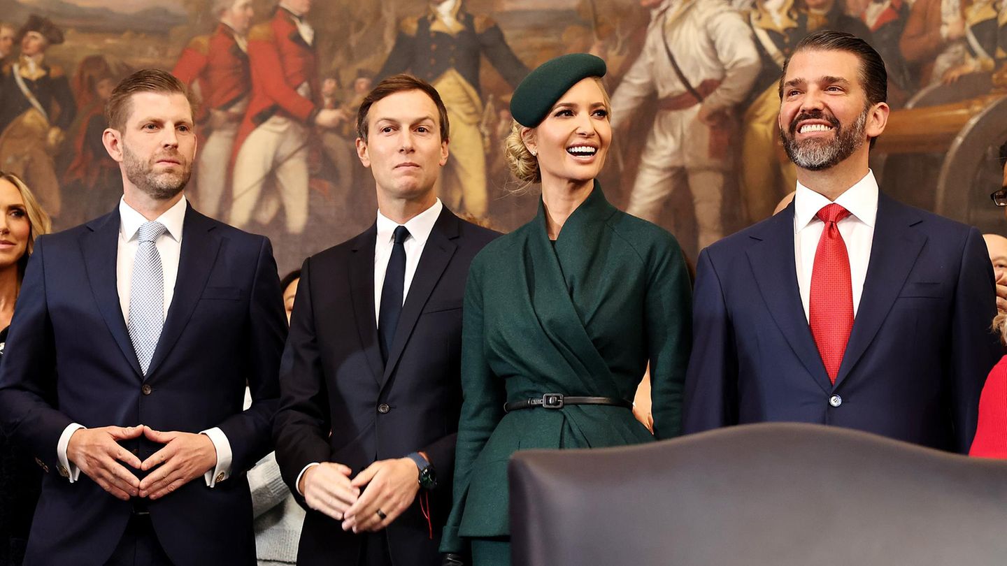 Eric Trump, Jared Kushner und seine Frau Ivanka Trump und Donald Trump Jr. in der Rotunda des US-Kapitols