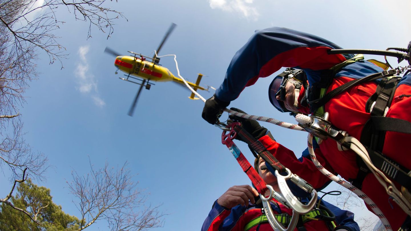 Der elfjährige Junge wurde mit dem Rettungshubschrauber in ein Krankenhaus gebracht. (Symbolbild) Foto: picture alliance / dpa