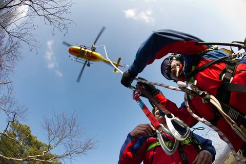 Der elfjährige Junge wurde mit dem Rettungshubschrauber in ein Krankenhaus gebracht. (Symbolbild) Foto: picture alliance / dpa