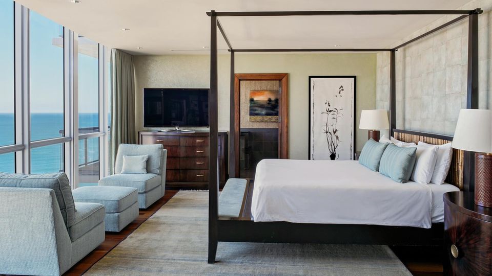 Die Zimmer und Suiten des „The Setai“ verbinden Elemente eines Strandhotels mit asiatisch angehauchtem Flair