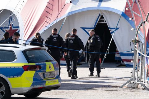 Nach dem tödlichen Absturz einer Artistin untersuchen Experten die mögliche Ursache Foto: Sebastian Kahnert/dpa