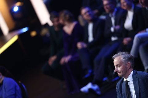 Jan Böhmermann sagt den Auftritt von Rapper Chefket bei seiner Ausstellung in Berlin wegen Antisemitismus-Vorwürfen ab. Foto: Ro