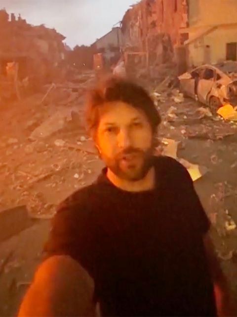 Ukrainer filmt sein Haus direkt nach Raketeneinschlag