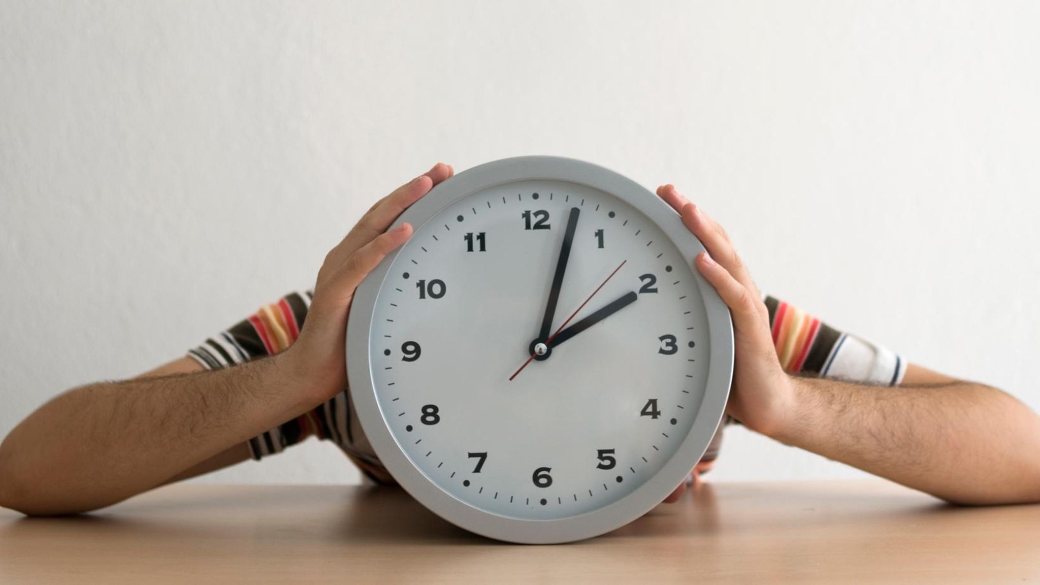 Arbeitszeit: Uhr als Kopf