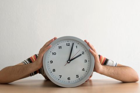 Arbeitszeit: Uhr als Kopf