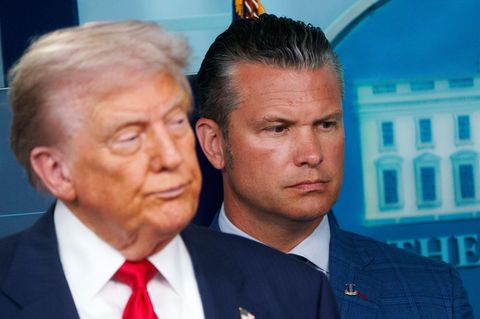 US-Präsident Donald Trump (l.) und Verteidigungsminister Pete Hegseth