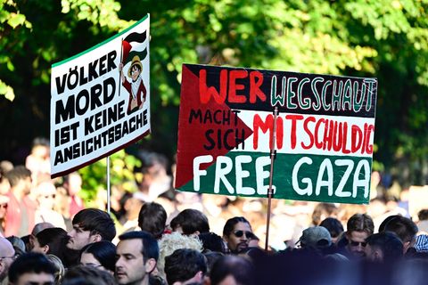Eine neue Demonstration in Stuttgart und Berlin will ein Zeichen setzen gegen Kriege. (Archivbild) Foto: Fabian Sommer/dpa