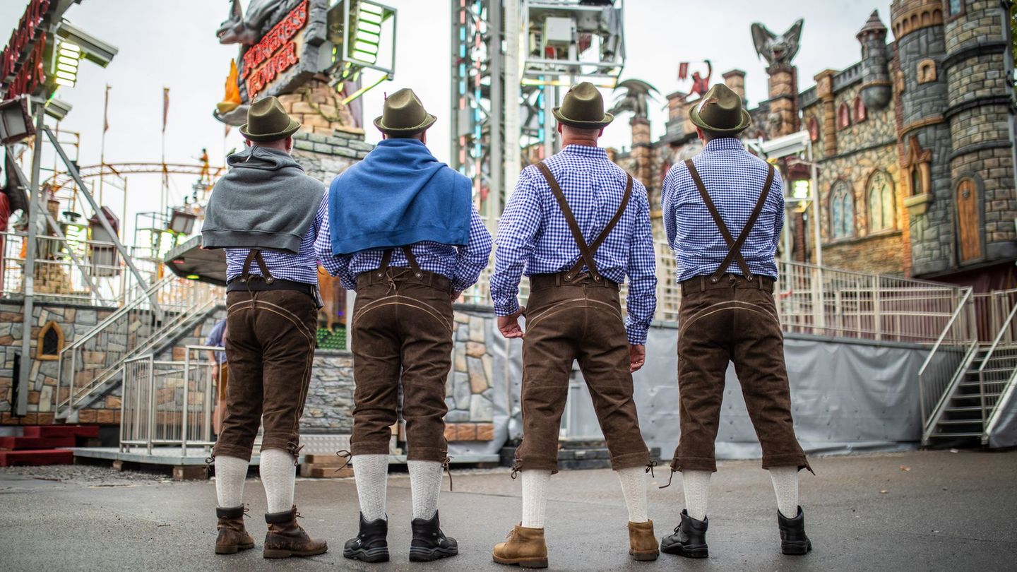 Nach dem Zerreißen einer Tracht wird gegen den Verdächtigen wegen Sachbeschädigung ermittelt. (Archivbild) Foto: Christoph Schmi
