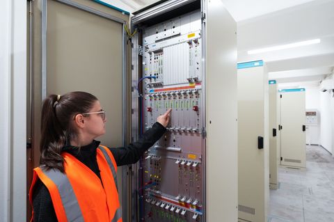 Das neue elektronische Stellwerk der BVG am Alexanderplatz ist bereits fertig und soll Im Laufe des Oktober in Betrieb gehen. Fo