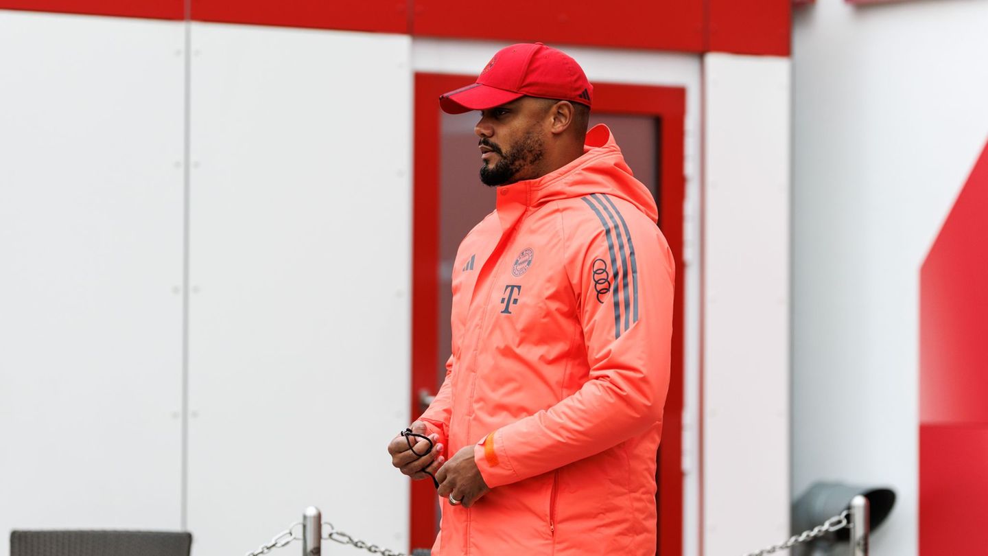 Die dicke Jacke durfte Trainer Vincent Kompany daheim lassen. Foto: Matthias Balk/dpa