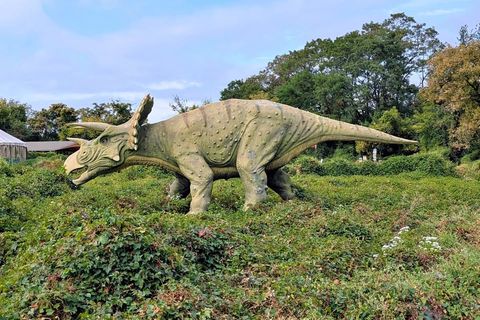 Dinosaurier-Figur im Freizeitpark Field Station in New Jersey