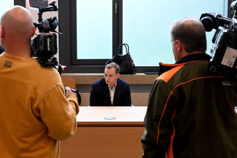 Der Angeklagte will ausdrücklich nicht gepixelt werden. "Er hat nichts falsch gemacht", sagt seine Anwältin. Foto: Felix Hörhage