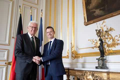 Kretschmann hat schon 30 Deletationsreisen hinter sich. Foto: Marijan Murat/dpa