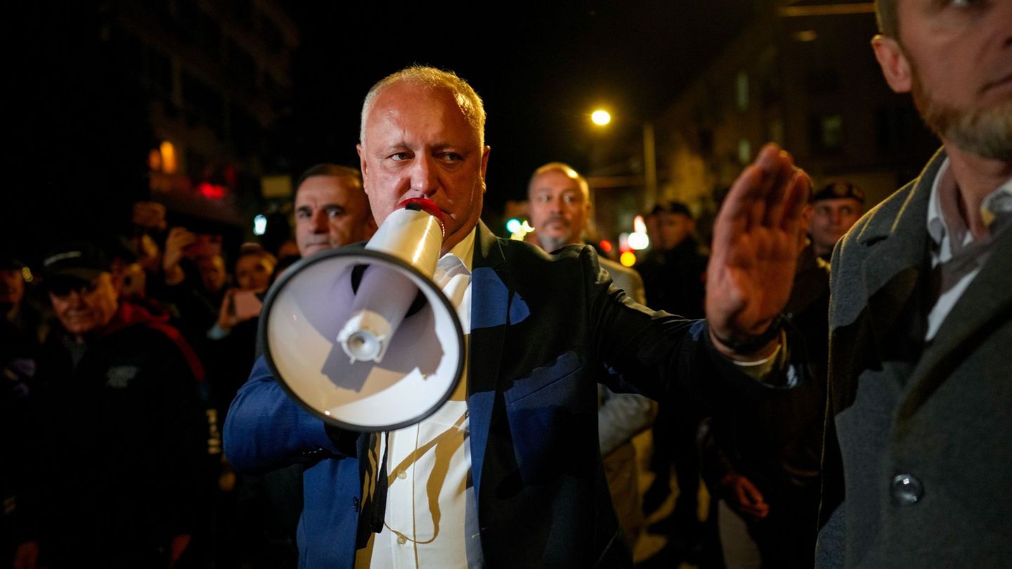 Der frühere Präsident Igor Dodon mit seinem Patriotischen Block sieht sich gemeinsam mit anderen Oppositionsparteien in Moldau a