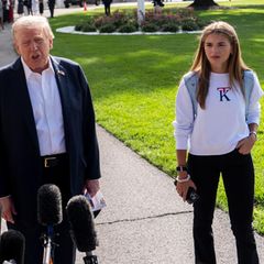 An Opas Seite: Donald Trump spricht vor dem Besuch des Ryder Cup mit Reportern - Kai Trump begleitet ihn