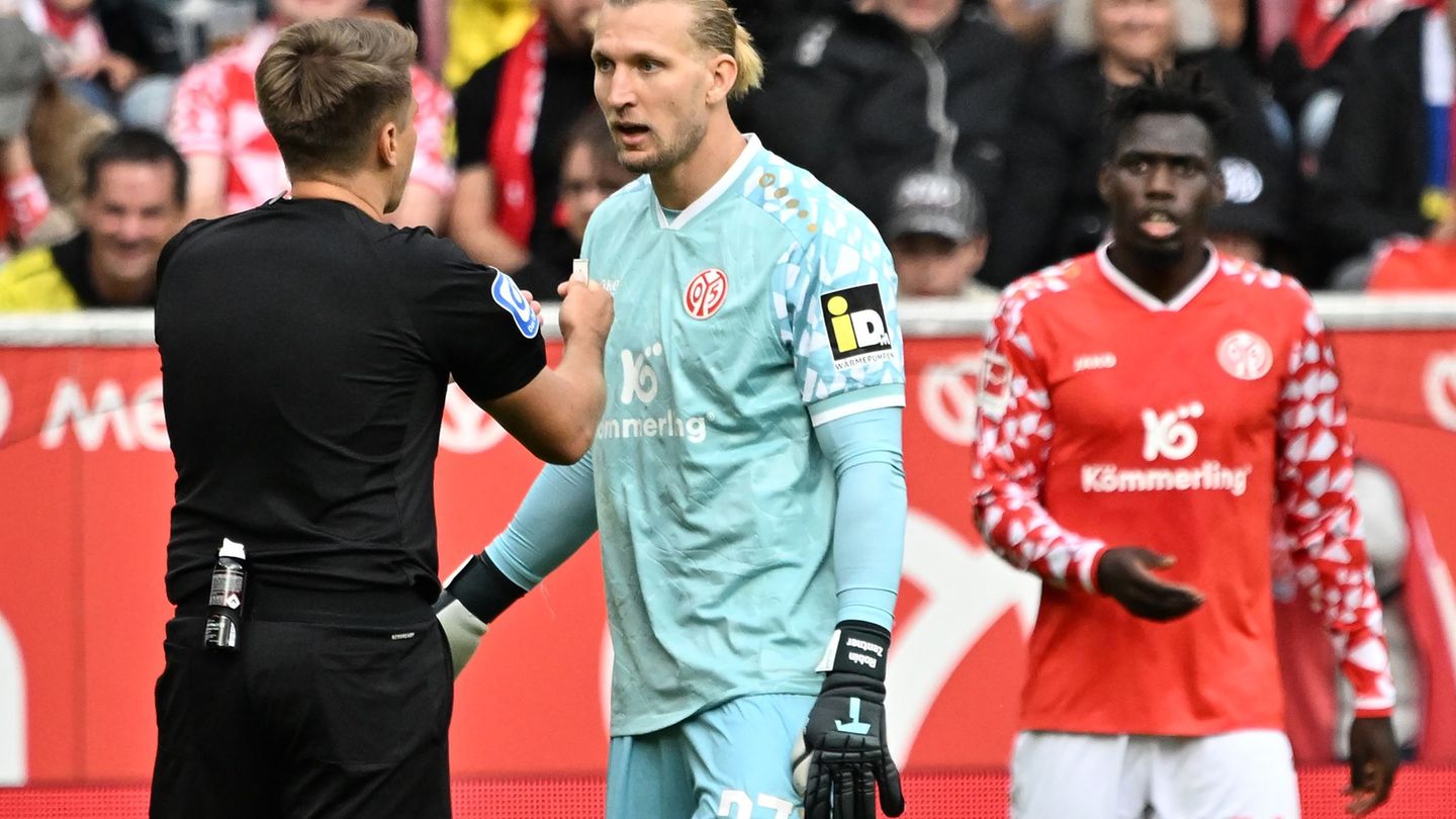 Mainz-Torhüter Robin Zentner muss gegen Mainz mit Rot vom Feld. (Archivfoto) Foto: Torsten Silz/dpa