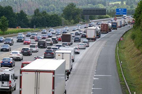 Wegen des langen Wochenendes und der Herbstferien wird mit Staus vor allem an den Samstagen im Oktober gerechnet. (Archivbild) F