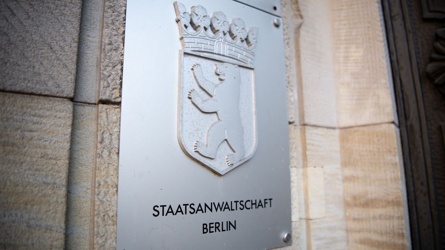 Der Beschuldigte sitzt seit August in Untersuchungshaft. (Symbolbild) Foto: Fabian Sommer/dpa