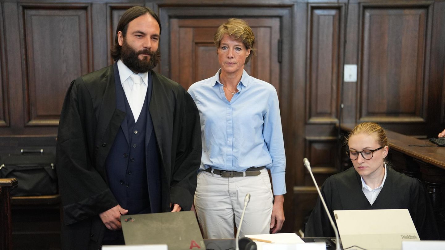 Frau Block im Gerichtssaal