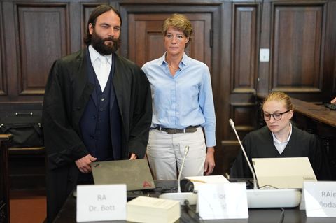 Frau Block im Gerichtssaal