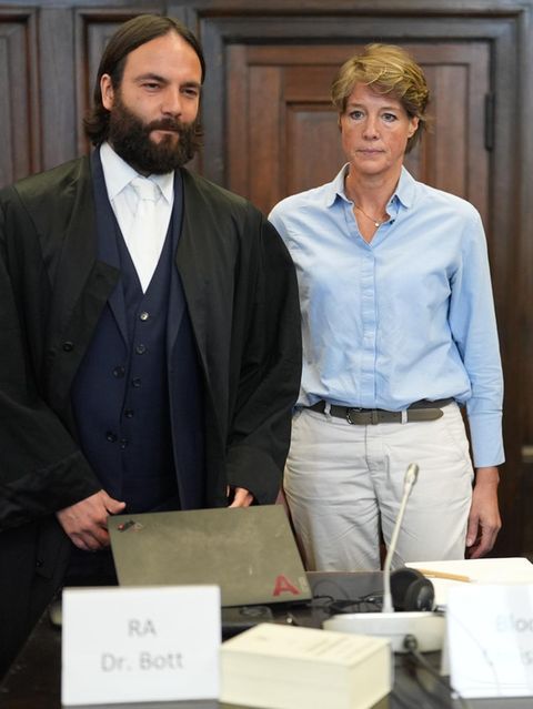 Frau Block im Gerichtssaal