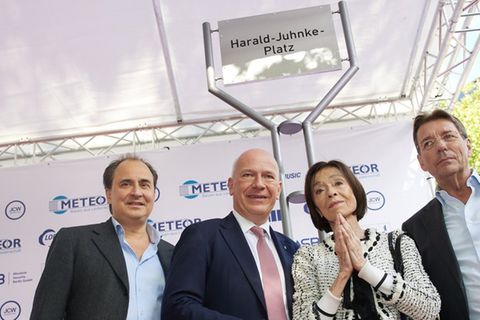Oliver Juhnke, Kai Wegner, Susanne Juhnke und Peter Wolf (v.l.) bei der Zeremonie.