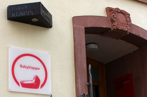 Der Sozialdienst möchte sich nach eigenen Angaben um einen neuen Standort für die Babyklappe bemühen. (Archivbild) Foto: picture