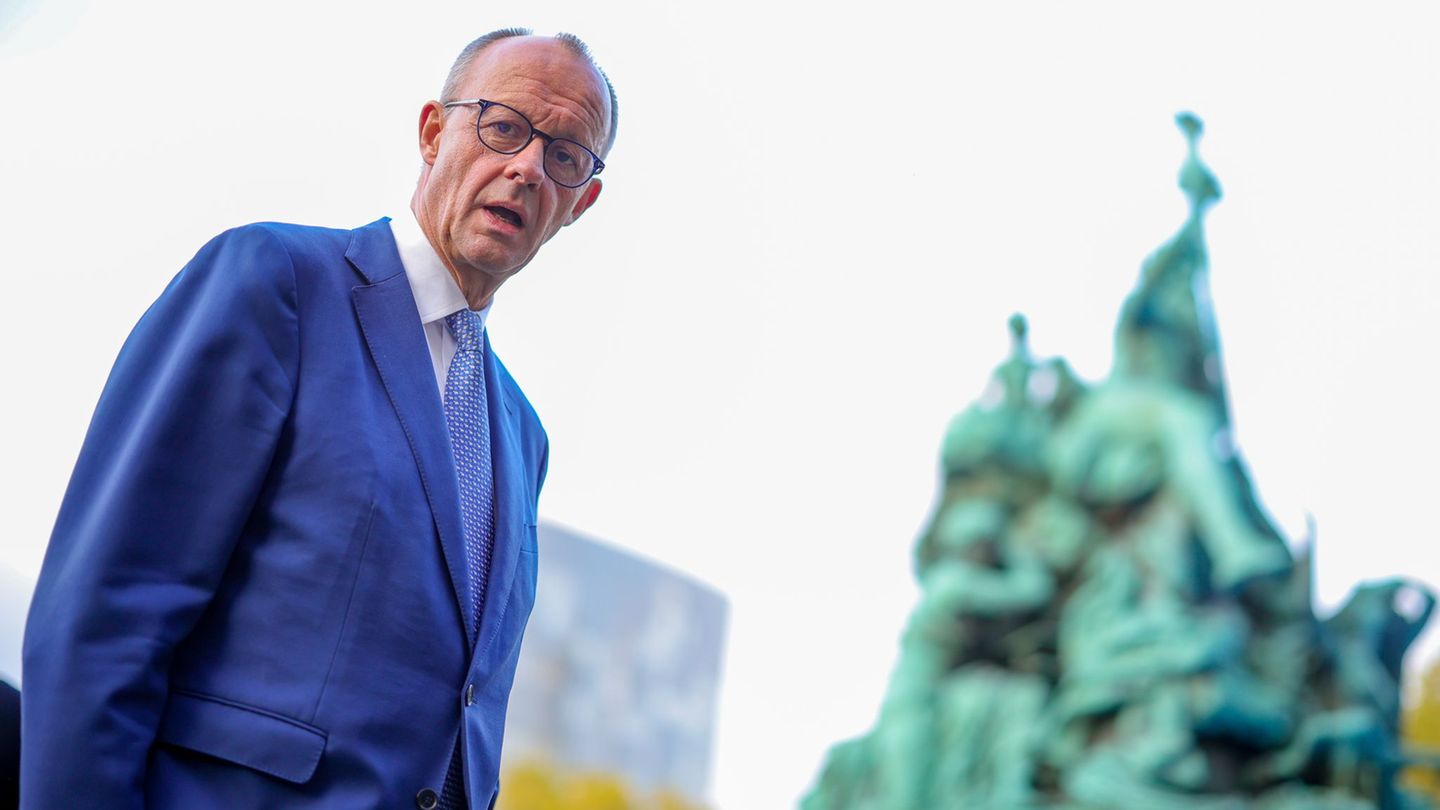 Bundeskanzler Friedrich Merz hat sich beim Ständehaus-Treff der "Rheinischen Post" interviewen lassen. Foto: Christoph Reichwein