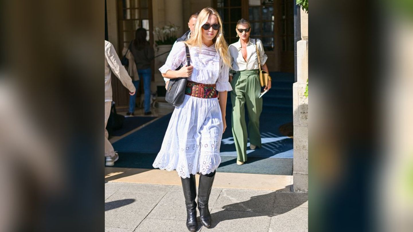 Lila Moss: Birthday celebration with Mother Kate in Paris