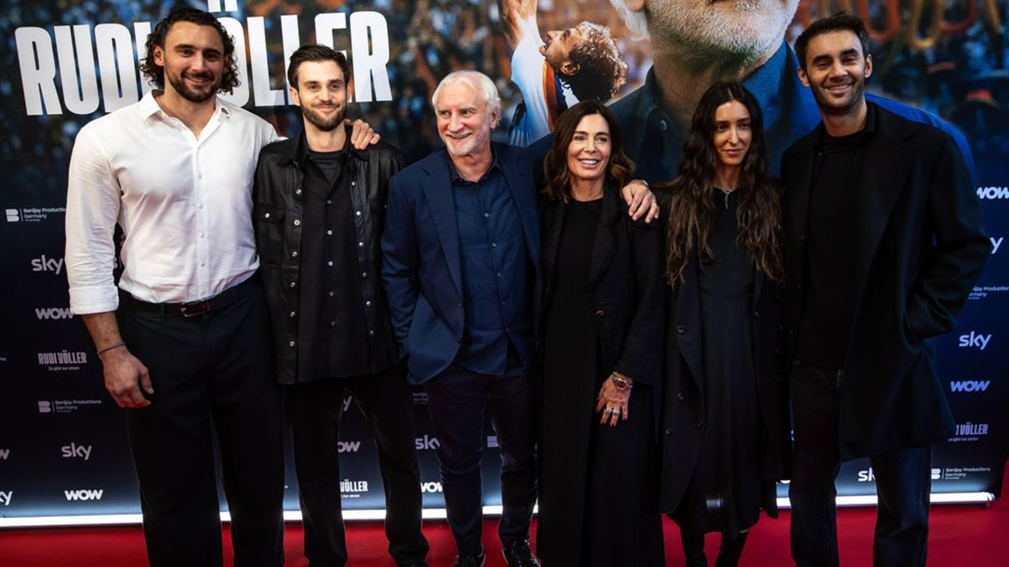Rudi Völler: He celebrates his documentary premiere with family