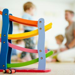 Kitas haben einen breiten Bildungs-, Betreuungs- und Erziehungsauftrag und müssen die Bedürfnisse jedes einzelnen Kindes im Blic