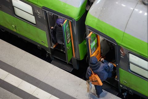 Das Reiseunternehmen Flix will sein Angebot im Fernverkehr zum Fahrplanwechsel im Dezember erweitern. (Archivbild) Foto: Joerg C