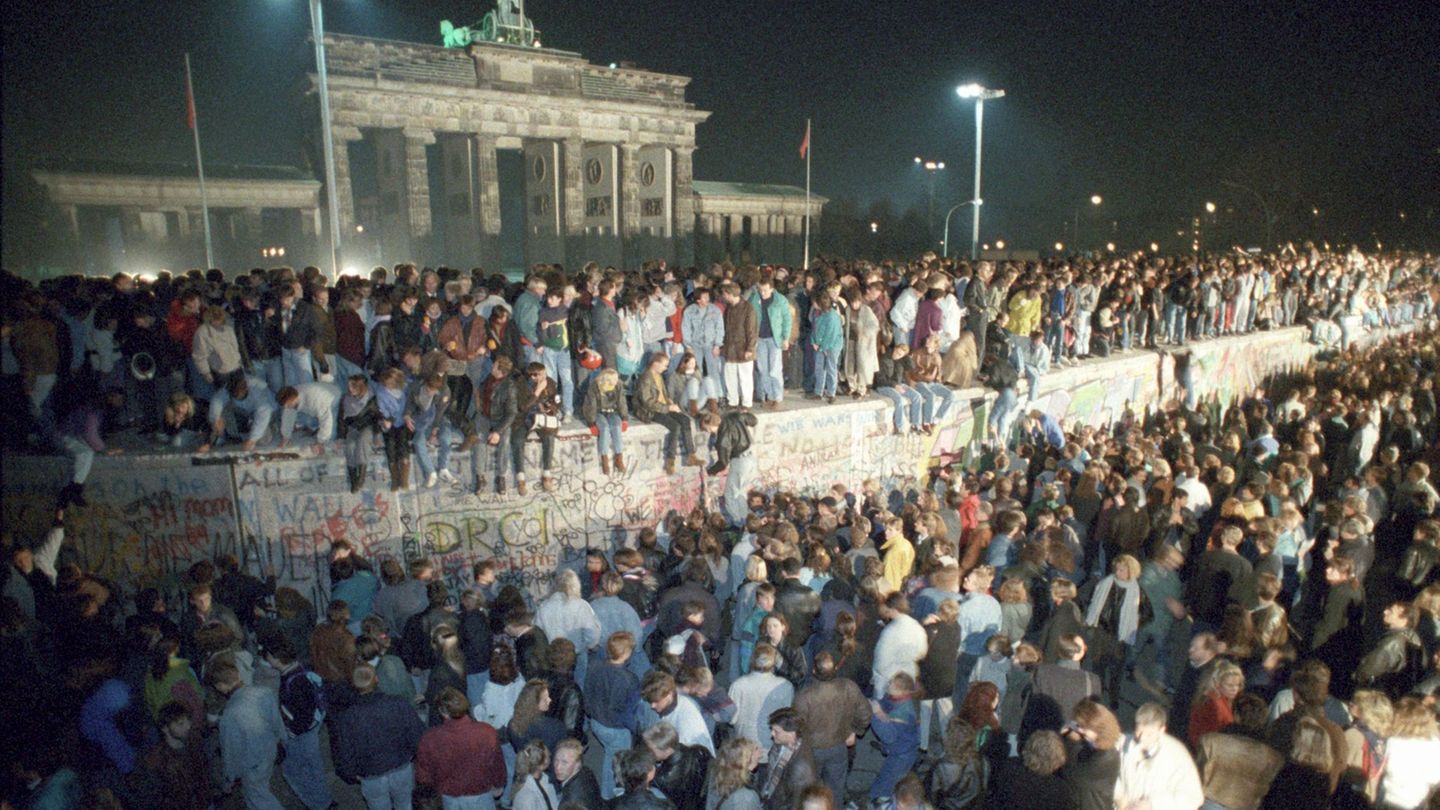 In der Hofer Freiheitshalle erinnert am Tag der Deutschen Einheit ein Konzert an die Teilung und Wiedervereinigung Deutschlands.