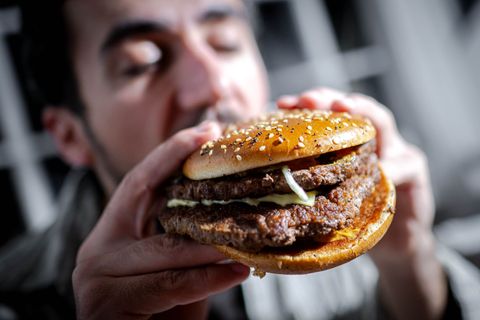 Genuss ohne Tierleid: Für Vegetarier könnte Laborfleisch zu einer echten Alternative werden. (Archivbild) Foto: Sina Schuldt/dpa