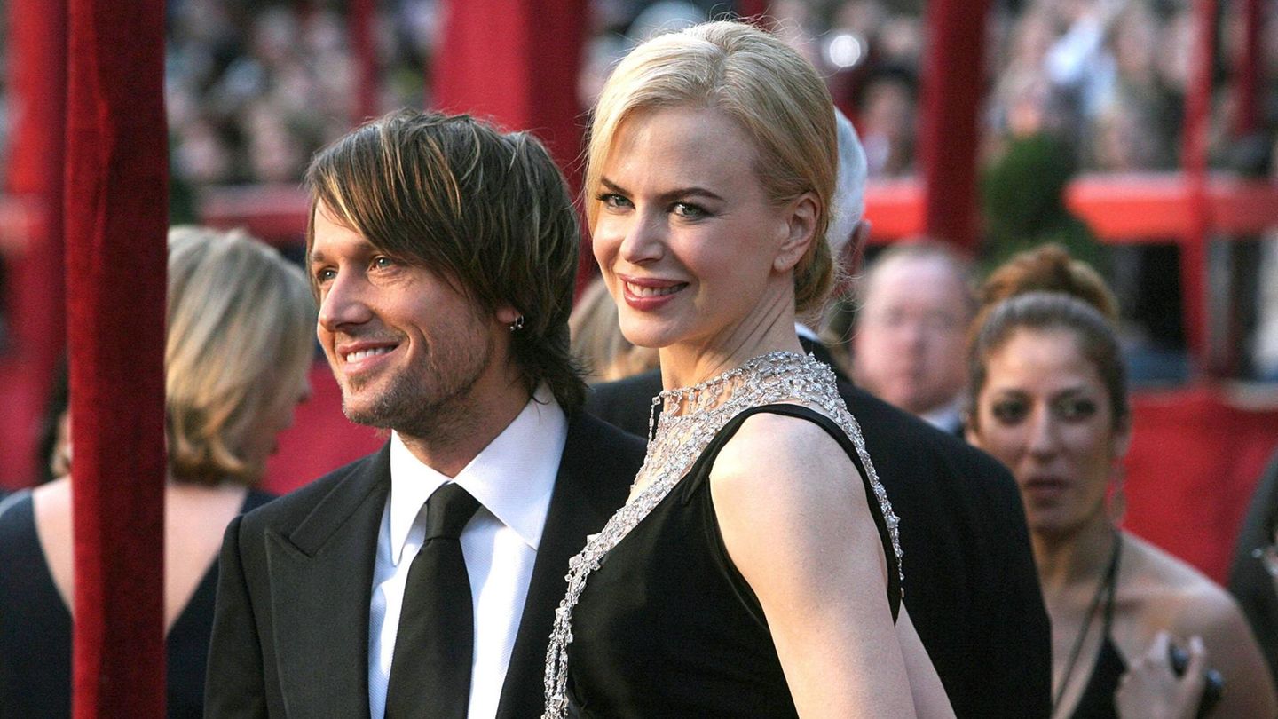 Nicole Kidman und Keith Urban lernen sich im Sommer 2005 in Los Angeles kennen. Beide waren beim G'Day zu Gast, einem Tag, an dem alles Australische in Los Angeles gefeiert wird. Kidman ist da bereits eine gefeierte Schauspielerin, bekam für ihre Rolle als Virginia Woolf in "The Hours" 2003 den Oscar als beste Hauptdarstellerin. Urbans Stern am Country-Music-Himmel ist kurz zuvor aufgegangen, sein Album "Be Here" stürmt im Herbst 2004 an die Spitze der US-Country-Charts
