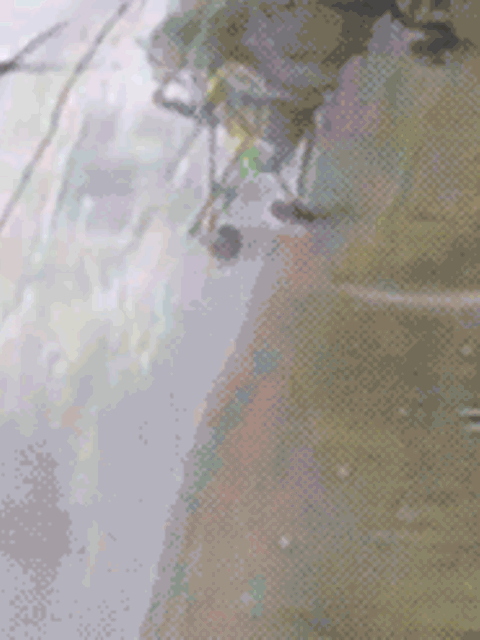 Eine Drohne trifft einen russischen helicopter