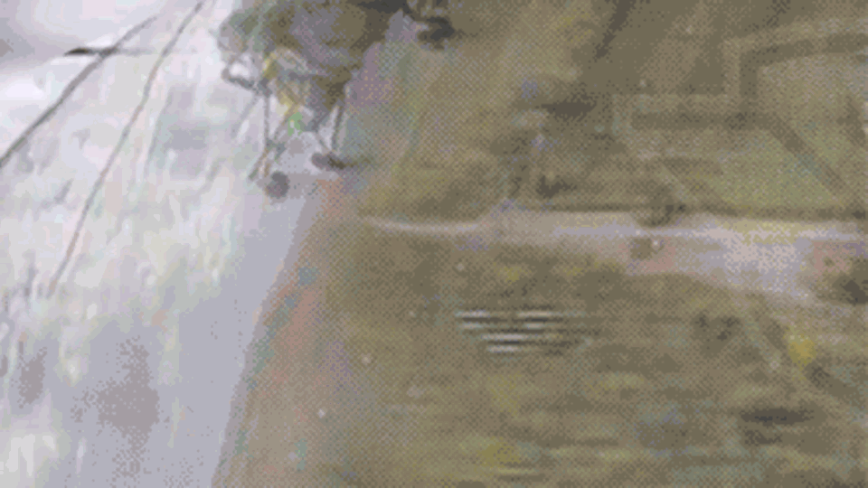 Eine Drohne trifft einen russischen helicopter