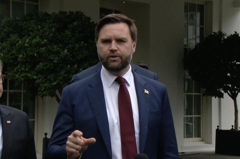 JD Vance vor dem weissen Haus.