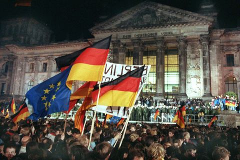 35 Jahre nach der Deutschen Einheit 1990 wirft das Statistische Bundesamt einen Blick auf die Menschen, die in dem Jahr geboren