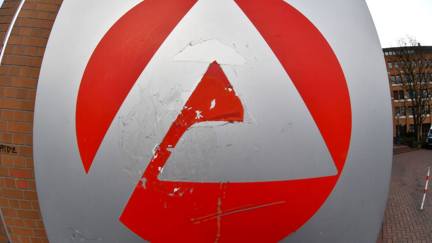 Die Arbeitsagenturen in Niedersachsen zählen etwas weniger Arbeitslose als vor einem Monat. (Archivfoto) Foto: Ella Wenzel/dpa