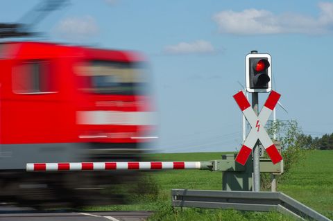 Die rund 100 Fahrgäste des Regionalzugs blieben bei dem Vorfall unverletzt. (Symbolbild) Foto: Patrick Pleul/dpa-Zentralbild/dpa