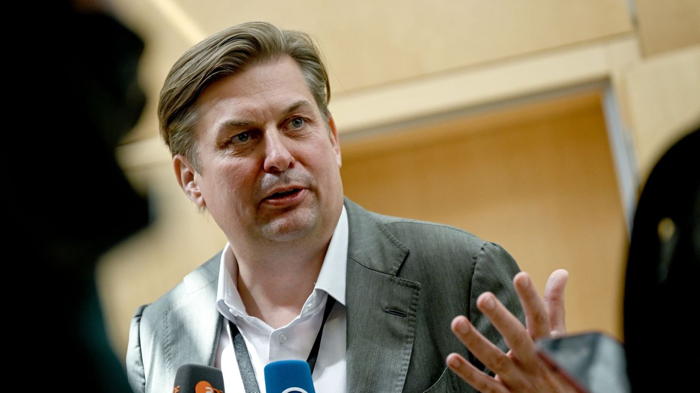 "Ich habe bereits unmittelbar nach der Festnahme die nötigen Konsequenzen gezogen und die Sicherheit in meinem Büro deutlich erh