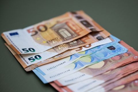 Der Steuerzahlerbund hat auch in Hessen wieder Fälle von Verschwendung von Steuergeld aus seiner Sicht angeprangert. (Symbolbild