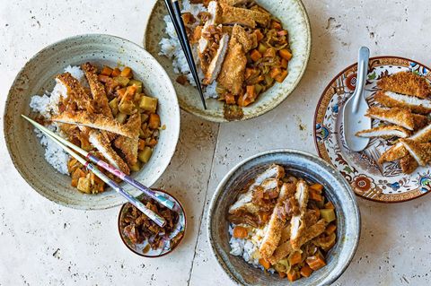 Currygericht Tonkatsu: Weintipp: Ein fruchtiger Riesling oder ein leichter Pinot Noir harmonieren gut mit den süßlich-würzigen Aromen