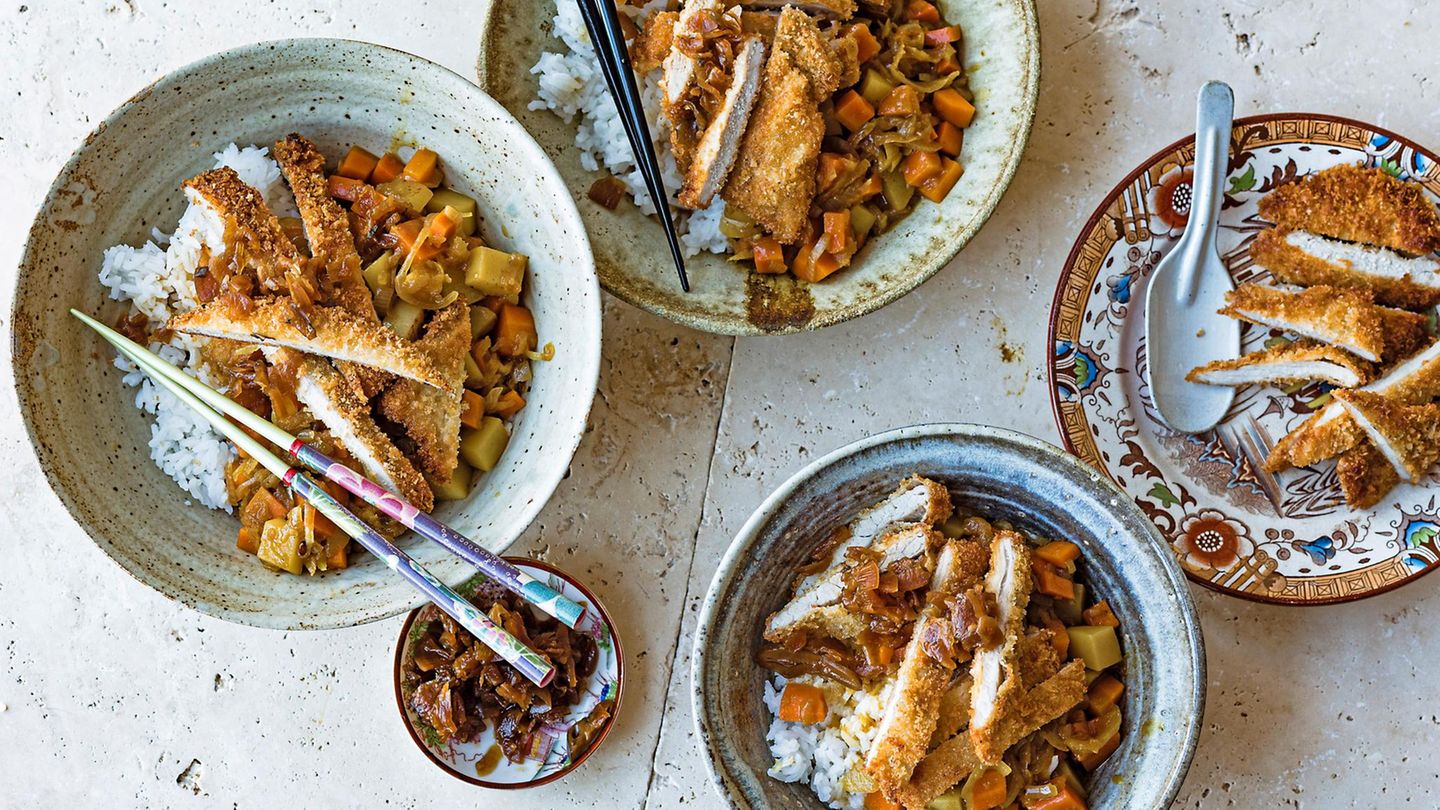 Weintipp zum Currygericht Tonkatsu: Ein fruchtiger Riesling oder ein leichter Pinot Noir harmonieren gut mit den süßlich-würzigen Aromen