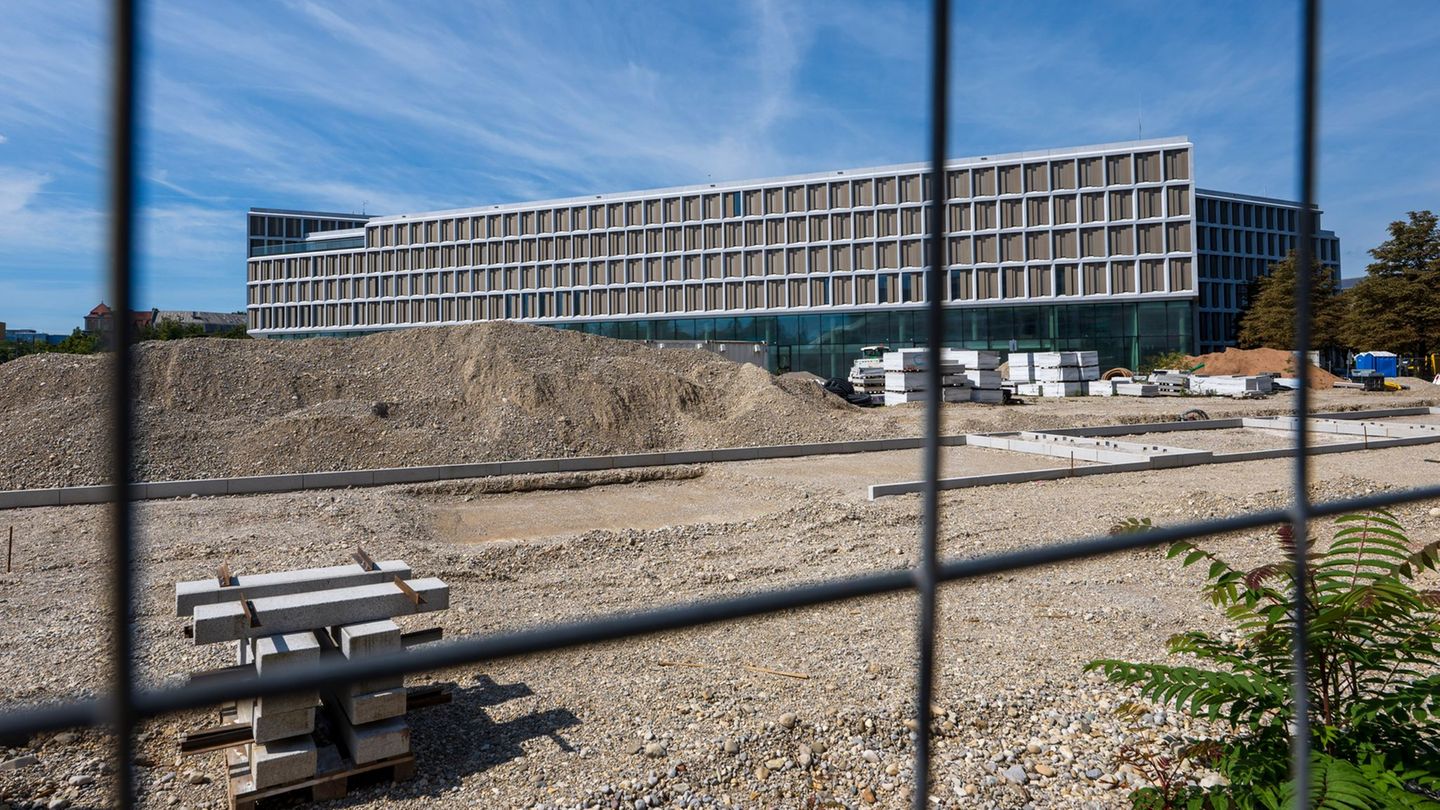 Teurer als geplant, wie so vieles: das neue Strafjustizzentrum in München. (Archivbild) Foto: Peter Kneffel/dpa