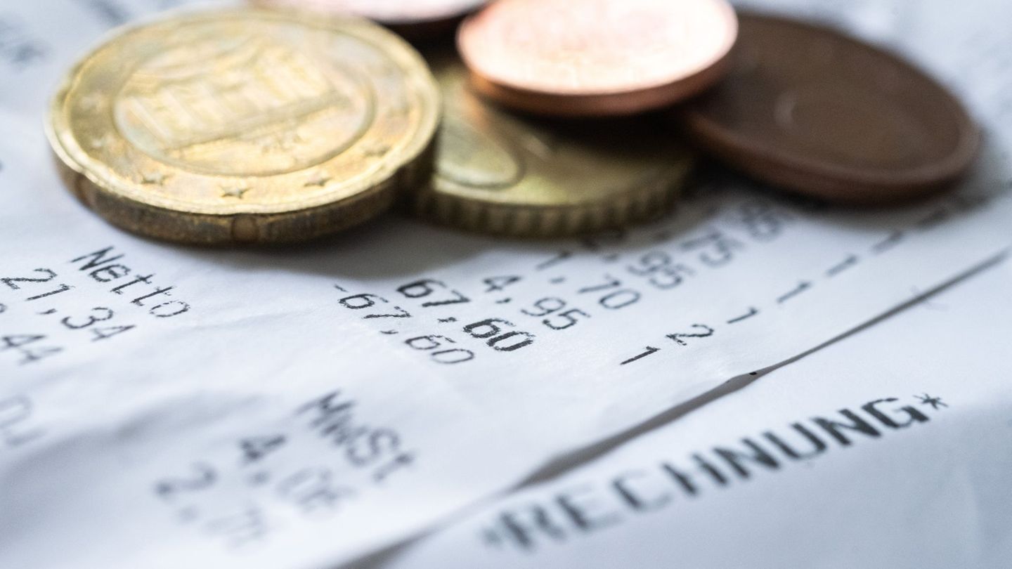 Die Inflation in Bayern ist den dritten Monat in Folge gestiegen. (Symbolbild) Foto: Marijan Murat/dpa