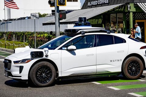 Die autonomen Fahrzeuge von Waymo sind mit Sensoren ausgestattet, um sich im Straßenverkehr zurechtzufinden