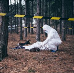 Krimi-Szene: Leichenfund im Walt
